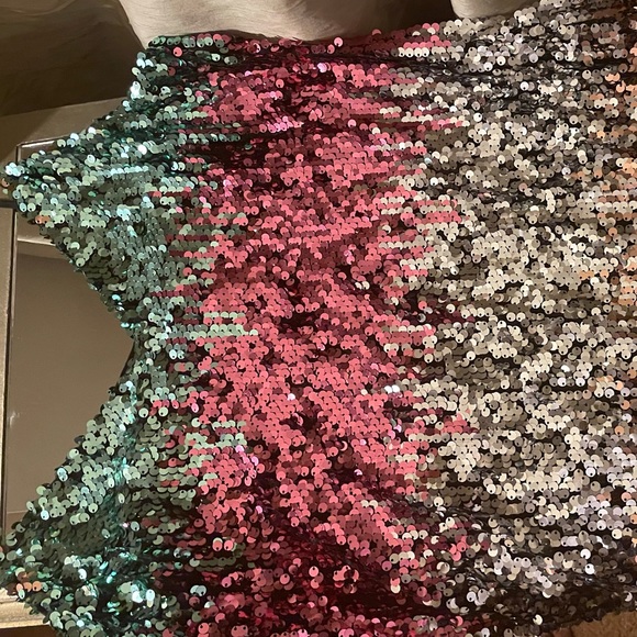 Express size large sequence mini dress - Picture 3 of 5